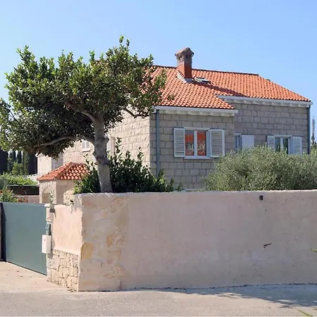 Semesterbostad Gorgeous In Čilipi