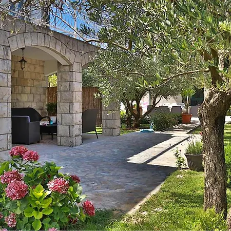 Gorgeous In بيت للعطل Čilipi